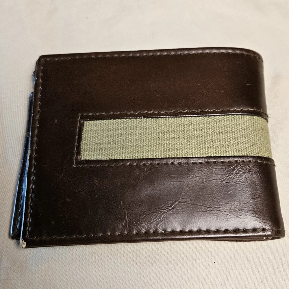 Durable Vegan Leather Men's Wallet‎ Hunting Theme Embossed Deer Skull Bi Fold